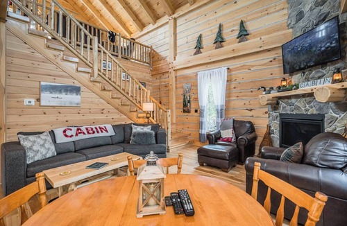 South Bruce Peninsula Cabin | Saw'N Loggz | Log Cabin | SAUNA | AC | Rustic