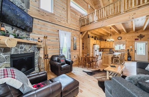 South Bruce Peninsula Cabin | Saw'N Loggz | Log Cabin | SAUNA | AC | Rustic