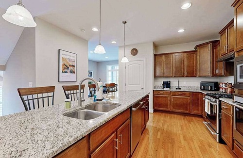 Sawgrass South Condo | Sawgrass at White Oak Creek - townhome with AC, pools & gyms