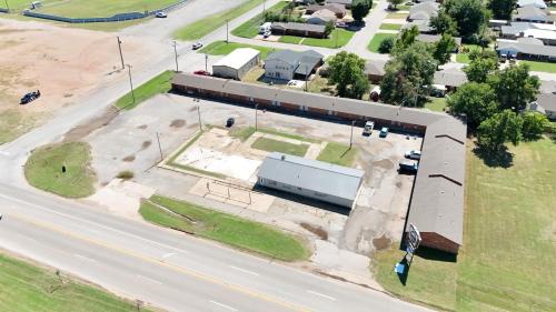Hennessey Hotel | Sawmill Lodges Motel