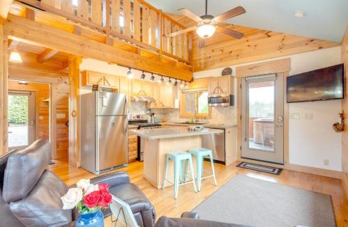Skyland House | ‘Sawyer’s Cabin’ w/Hot Tub in Blue Ridge Mtns!
