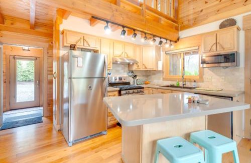 Skyland House | ‘Sawyer’s Cabin’ w/Hot Tub in Blue Ridge Mtns!