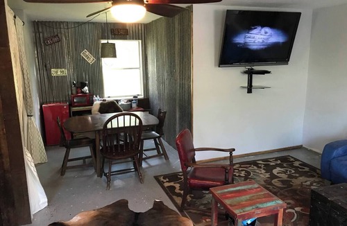 Pottsboro House | Saykm Bungalow Lake Texoma walking distance to sandy beach & boat ramp