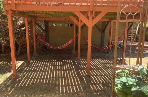 Gordonville House | Saykm Sandyfeet sandy beach min from us and outdoor game room under the house