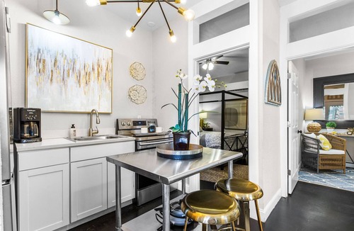 Sayles Blvd. Area House | Sayles Courtyard Bungalow - short or longterm stays
