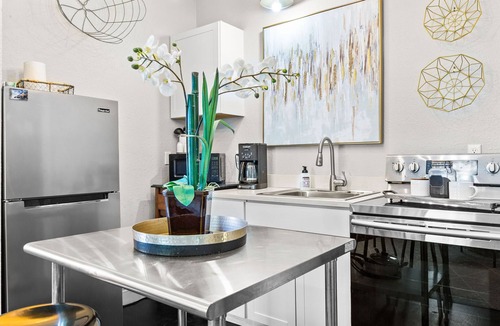 Sayles Blvd. Area House | Sayles Courtyard Bungalow - short or longterm stays