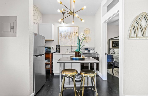 Sayles Blvd. Area House | Sayles Courtyard Bungalow - short or longterm stays