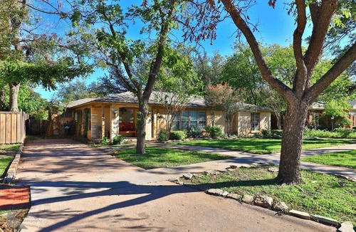 Sayles Blvd. Area House | Sayles Ranch + Hideout Cabin- Huge Deck + Pool!