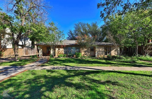 Sayles Blvd. Area House | Sayles Ranch + Hideout Cabin- Huge Deck + Pool!