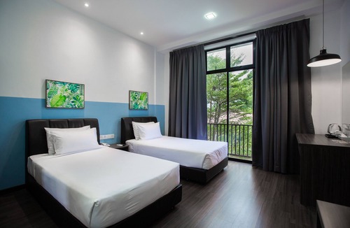 Kampung Kuala Parit Hotel | Sayong Resort