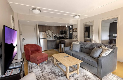 Snowshoe Condo | SC 5406: Elegant 2BR w/King bed! Modern kitchen, perfect for summer with pool!
