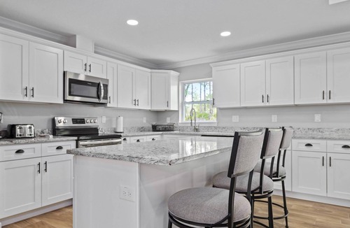 Weeki Wachee House | Scallop Season Brand-New Coastal Retreat – Near Weeki Wachee, Pine Island Beach & Top Attractions!