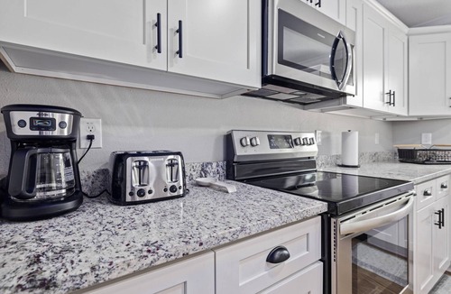 Weeki Wachee House | Scallop Season Brand-New Coastal Retreat – Near Weeki Wachee, Pine Island Beach & Top Attractions!