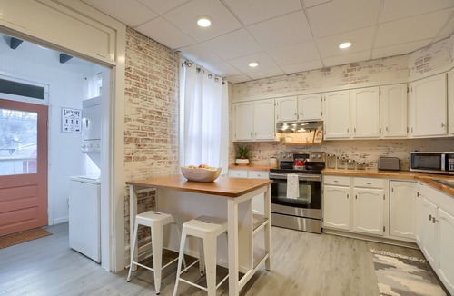 Ephrata House | Scandi-Boho Chic Small Town Getaway - Private Yard