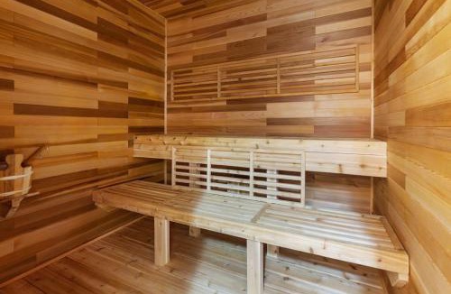 Swiss Meadows House | Scandia Retreat with Hot Tub, Sauna and Fire Pit