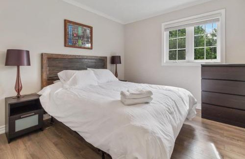 Swiss Meadows House | Scandia Retreat with Hot Tub, Sauna and Fire Pit