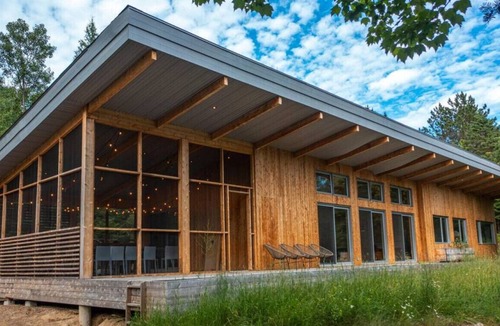 St-Adolphe-d'Howard Cabin | Scandinavian
