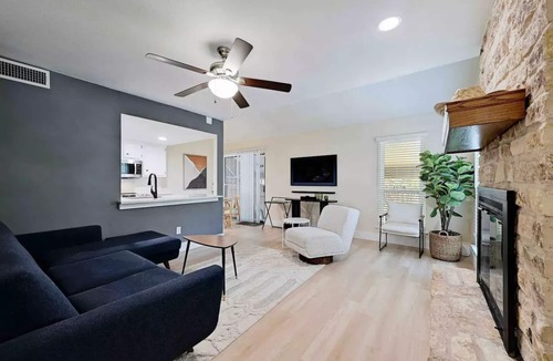 Oak Forest House | Scandinavian comfort, 2bd 1.5bthn