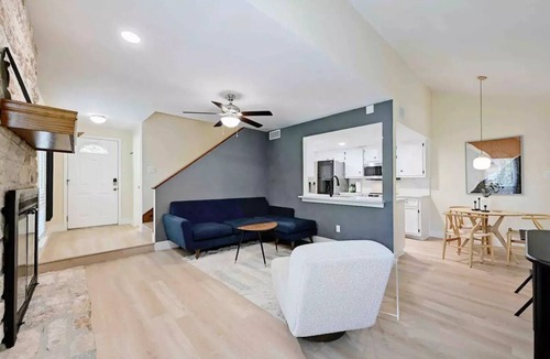 Oak Forest House | Scandinavian comfort, 2bd 1.5bthn