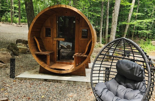 Brownsburg-Chatham Ski Chalet | Scandinavian dome with large arcade-private spa-sauna