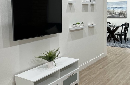 Sacramento House | Scandinavian Home 2B/2Ba Spacious Relaxed Charm
