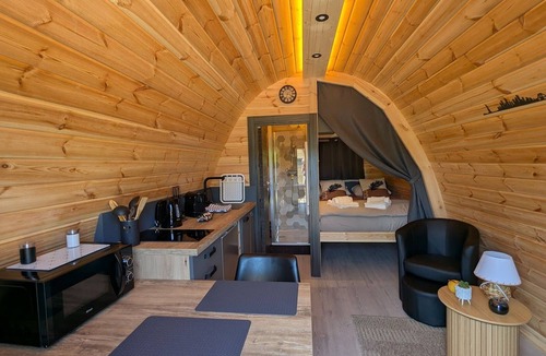 Rainville Cottage | Scandinavian wooden pod for 2 people with WiFi