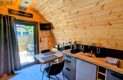 Rainville Cottage | Scandinavian wooden pod for 2 people with WiFi