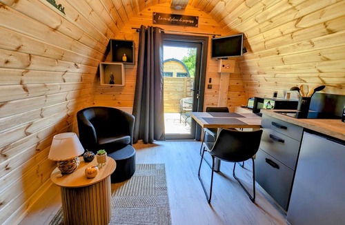 Rainville Cottage | Scandinavian wooden pod for 2 people with WiFi