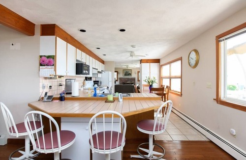 Eastward Look House | Scarborough Beach Resort Oasis