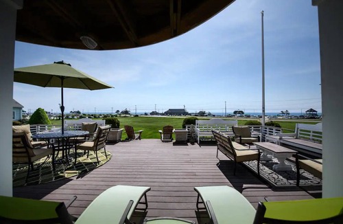 Eastward Look House | Scarborough Beach Resort Oasis