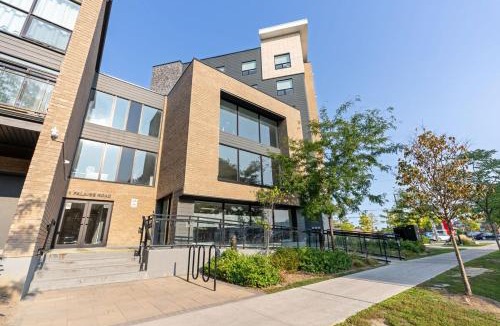 West Hill Apartment | Scarborough Oasis near UofT campus, Free Parking