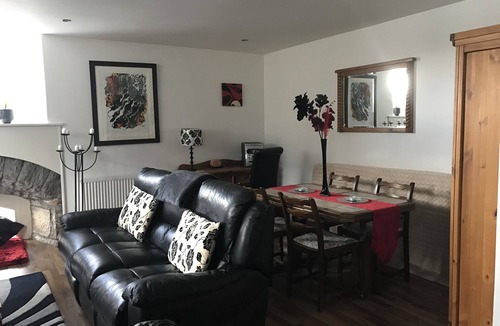 Inverness City Centre Apartment | Scardroy Bell Tower