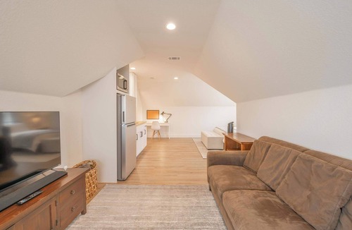 Austin House | Scarlet Ridge Retreat - Near Wineries & DT Austin!