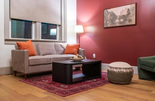 Sedalia Apartment | Scarlet Suite