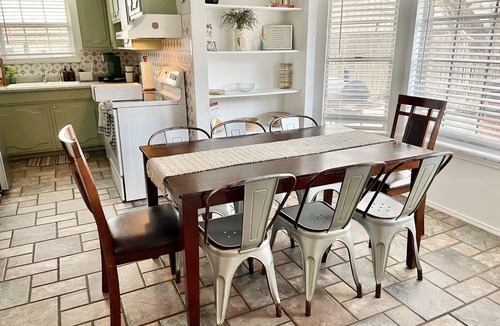 Lubbock House | Scarlet Sunsets + Hot Tub + Game Suite + 5BR Sleeps 18 + Central LBK