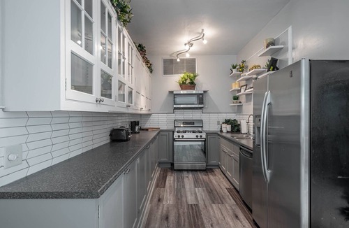 East Moline House | Scenic 1 Bedroom