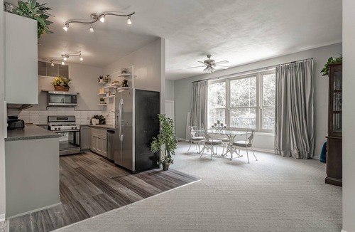 East Moline House | Scenic 1 Bedroom