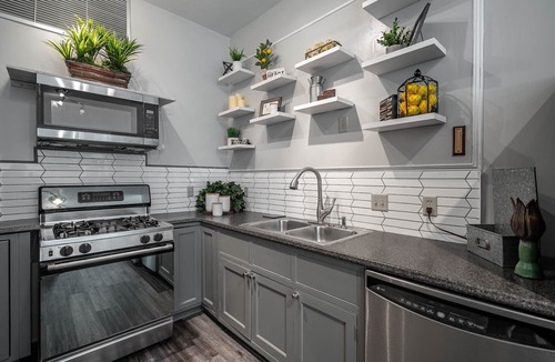 East Moline House | Scenic 1 Bedroom