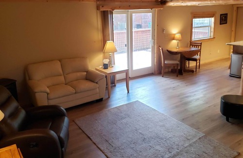 Enterprise House | Scenic 1BR : Mountain view