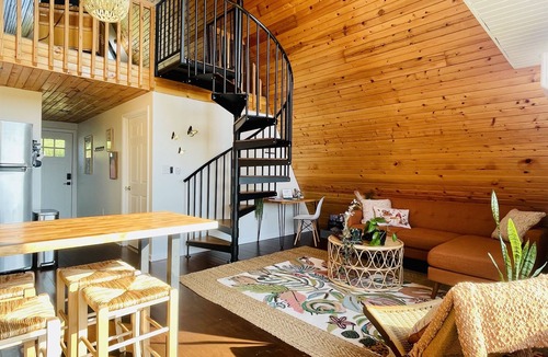 Makanda Cabin | Scenic 2BR A-Frame w/Hot Tub & Views