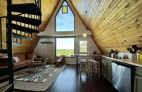 Makanda Cabin | Scenic 2BR A-Frame w/Hot Tub & Views
