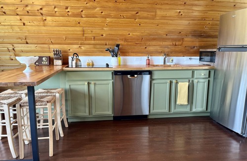 Makanda Cabin | Scenic 2BR A-Frame w/Hot Tub & Views