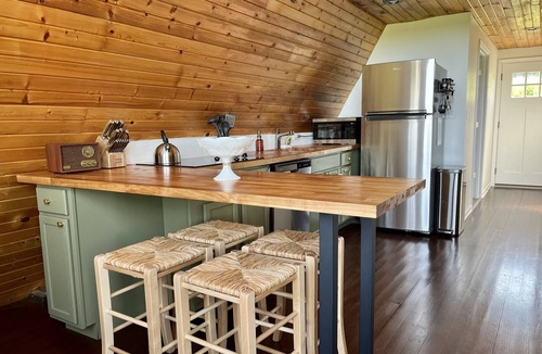 Makanda Cabin | Scenic 2BR A-Frame w/Hot Tub & Views