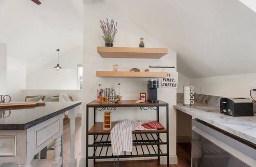 Green Valley House | Scenic 3 Acre Napa Valley Escape - Upper Level