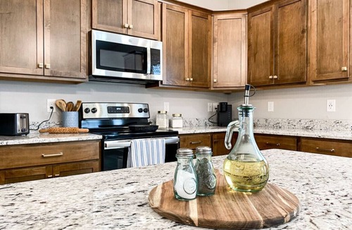 Forest House | Scenic 3-Bed Home - Modern, Serene, Keyless Entry!