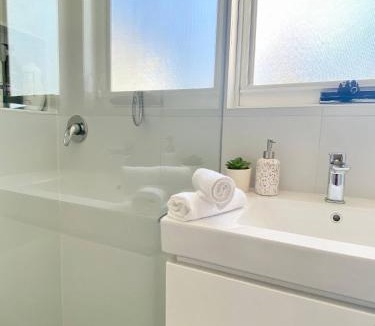 Morwell House | Scenic 3BR Stay | Mountain Views & Peaceful Vibes