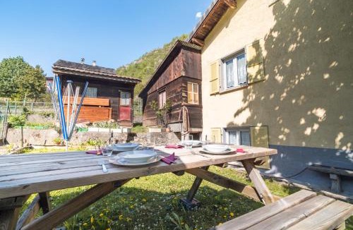 Aquila Apartment | Scenic Alps View Getaway