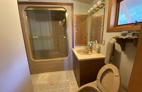 Middlebury Center House | Scenic and Secluded at Black Bear Lodge