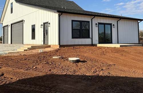 Nocona House | Scenic and Tranquil Lake Property