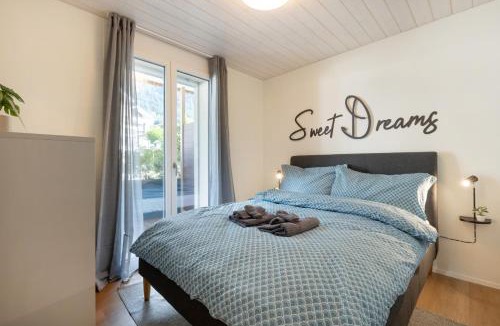 Lungern Apartment | Scenic Apartment with Balcony View & Free Parking